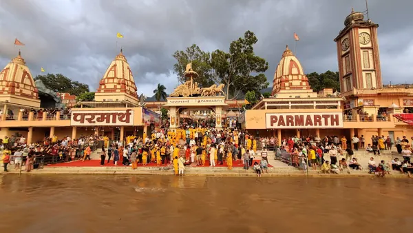 Ganga river ghat at Parmarth Niketan, Rishikesh